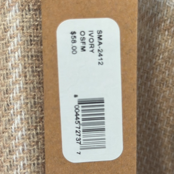 Steve Madden Tartan Ruana with Fringe. - Picture 5 of 6